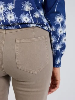 Beżowe spodnie damskie slim