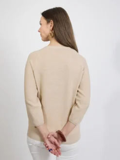 Beżowy sweter damski klasyczny