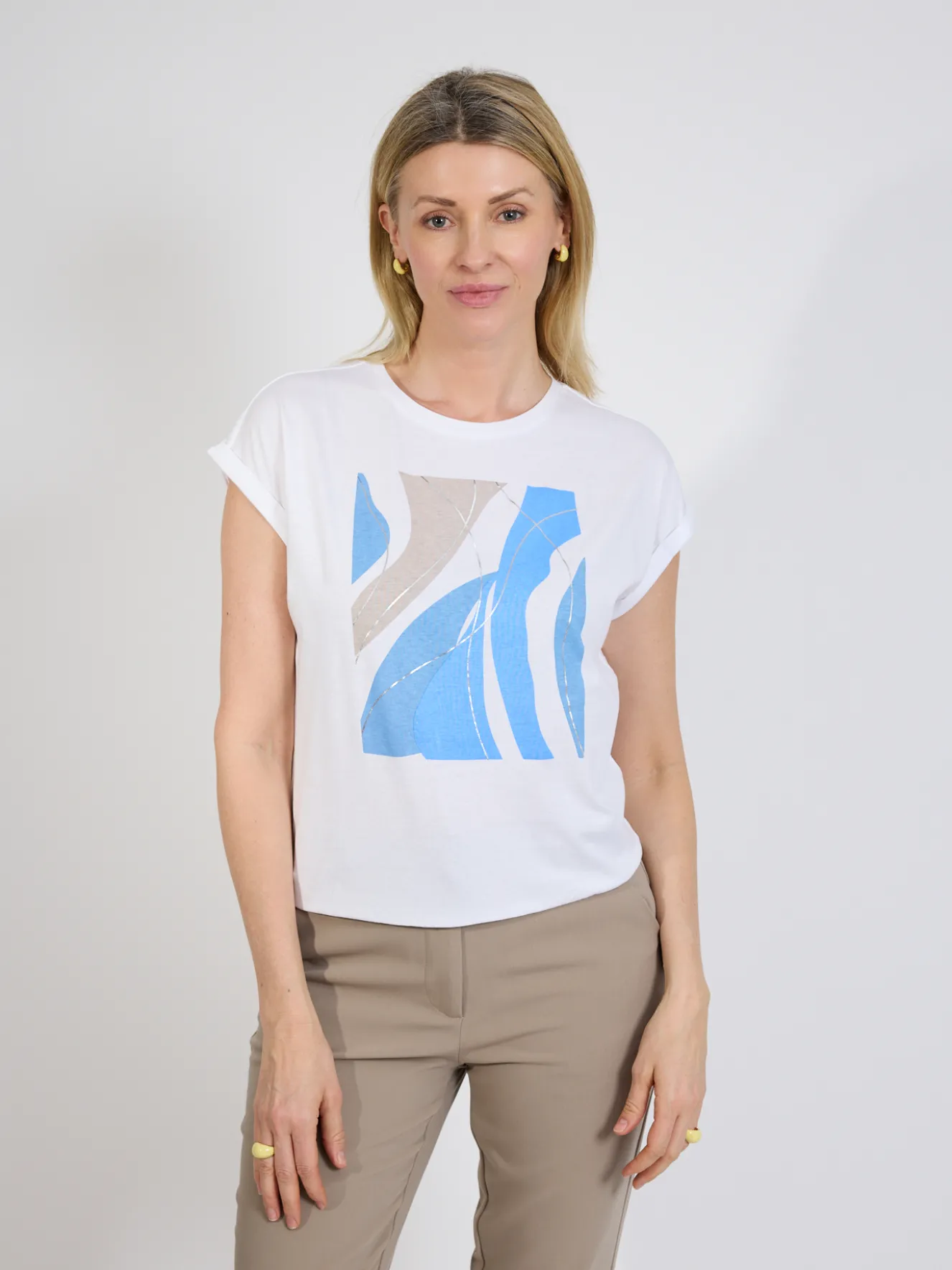 Biały t-shirt damski z nadrukiem abstrakcyjnym