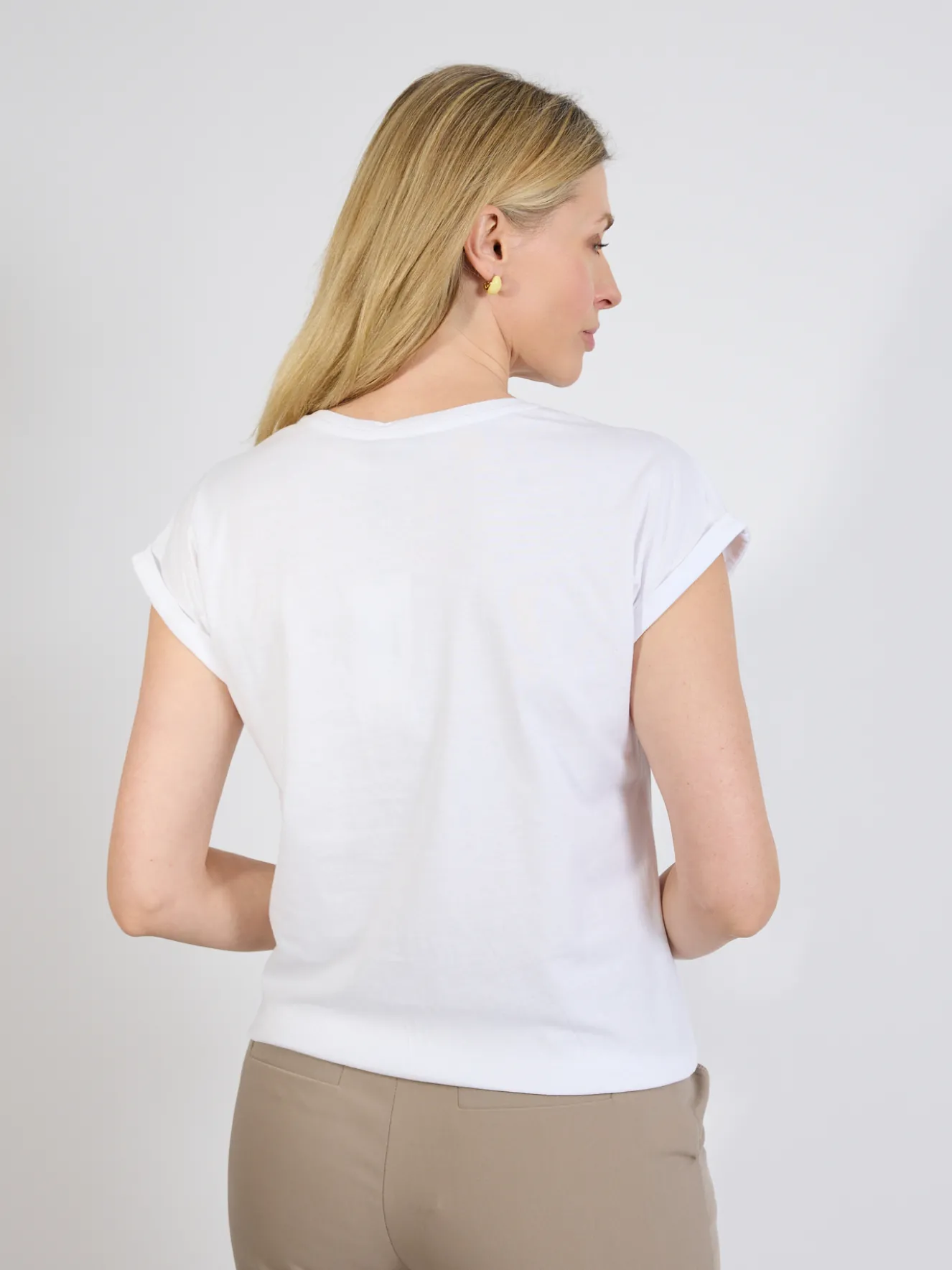 Biały t-shirt damski z nadrukiem abstrakcyjnym
