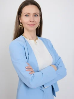 Błękitna marynarka damska bez zapięcia