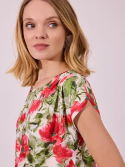 Bluzka damska czerwona w kwiaty – elegancka, krótki rękaw