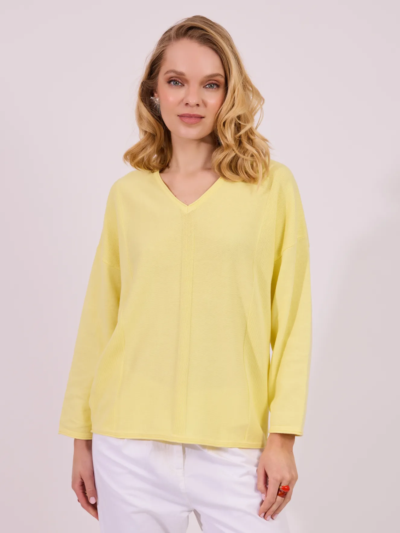 Cytrynowy Sweter Oversize z Dekoltem V