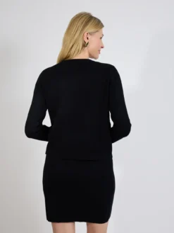 Czarna spódnica damska z guzikami elegancka