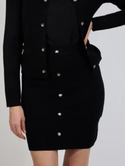 Czarna spódnica damska z guzikami elegancka