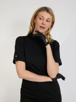 Czarna sukienka dopasowana elegancka