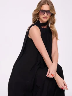 Czarna sukienka maxi z dekoltem halter