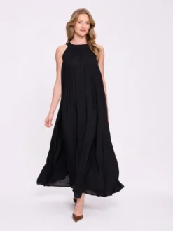Czarna sukienka maxi z dekoltem halter