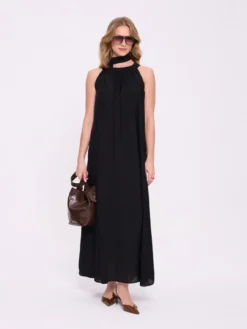 Czarna sukienka maxi z dekoltem halter