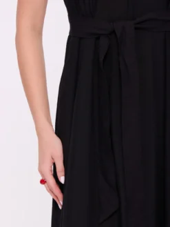 Czarna sukienka maxi z dekoltem halter