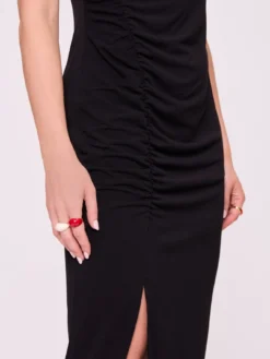 Czarna sukienka midi z marszczeniem – elegancka sukienka damska