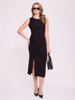 Czarna sukienka midi z marszczeniem – elegancka sukienka damska