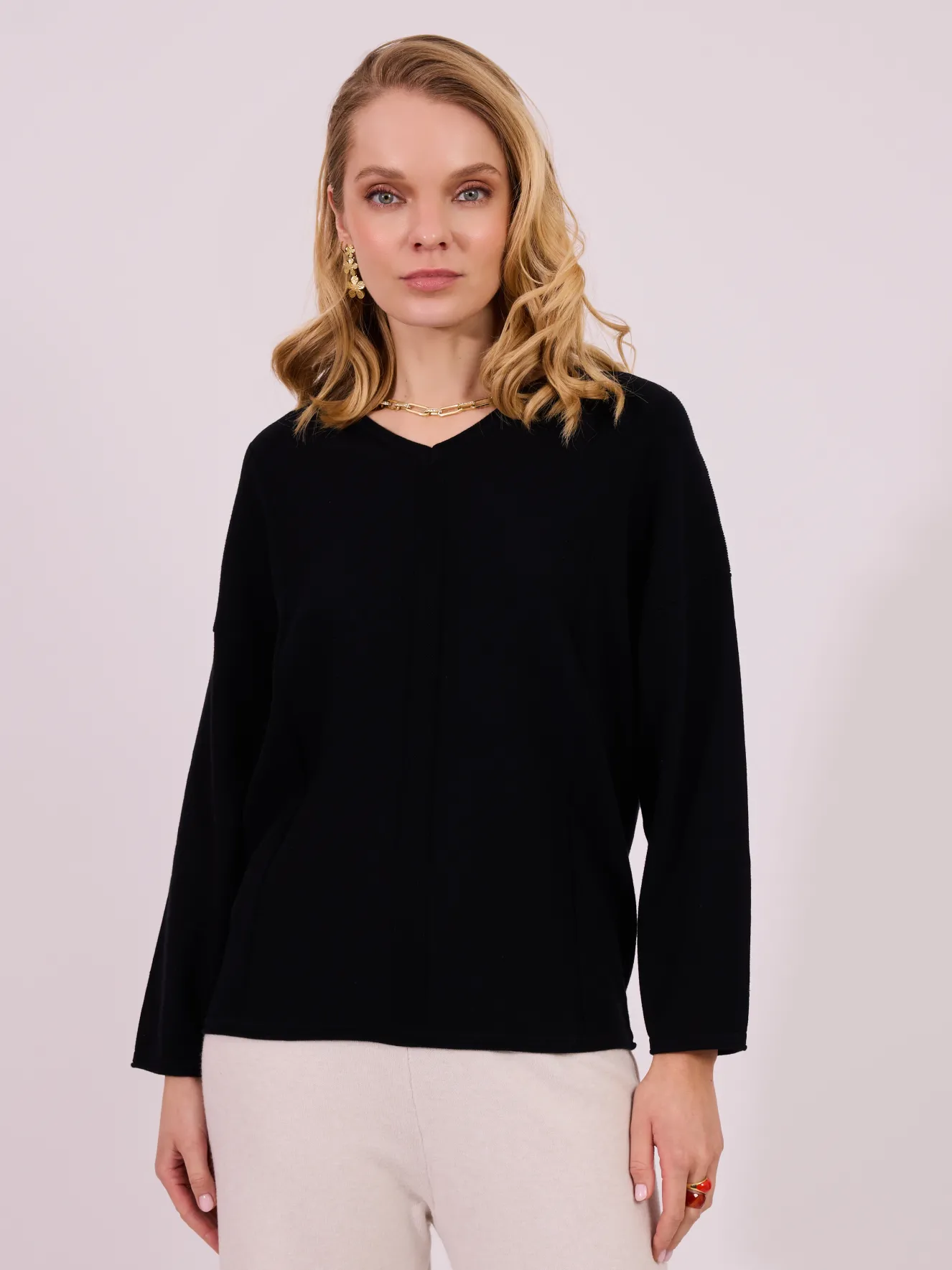 Czarny sweter damski