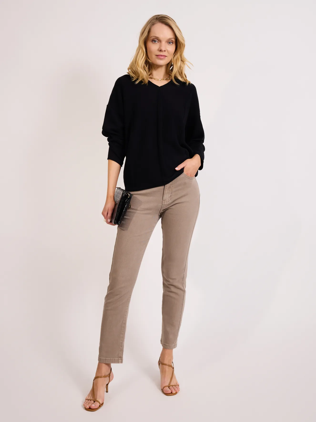 Czarny sweter damski