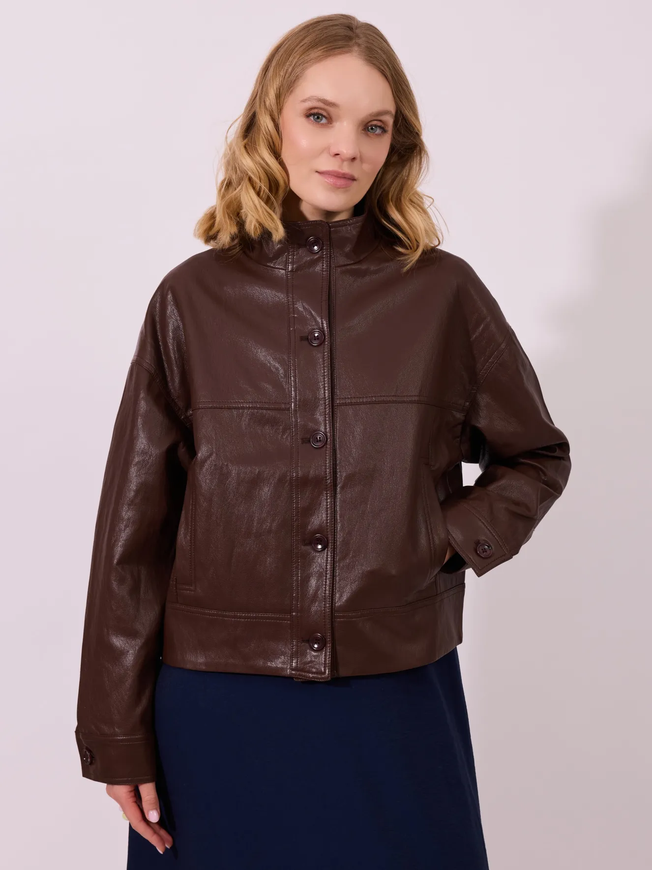 Czekoladowa kurtka o pudełkowym kroju