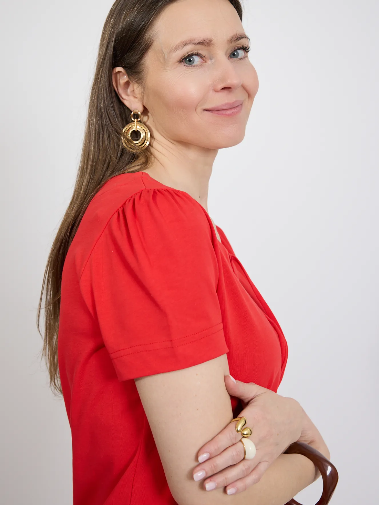 Czerwona bluzka damska z wiązaniem przy dekolcie