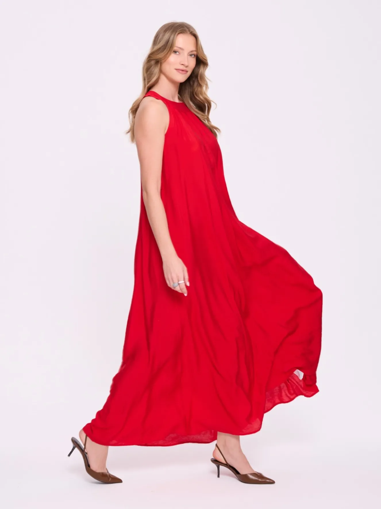 Czerwona sukienka maxi z dekoltem halter