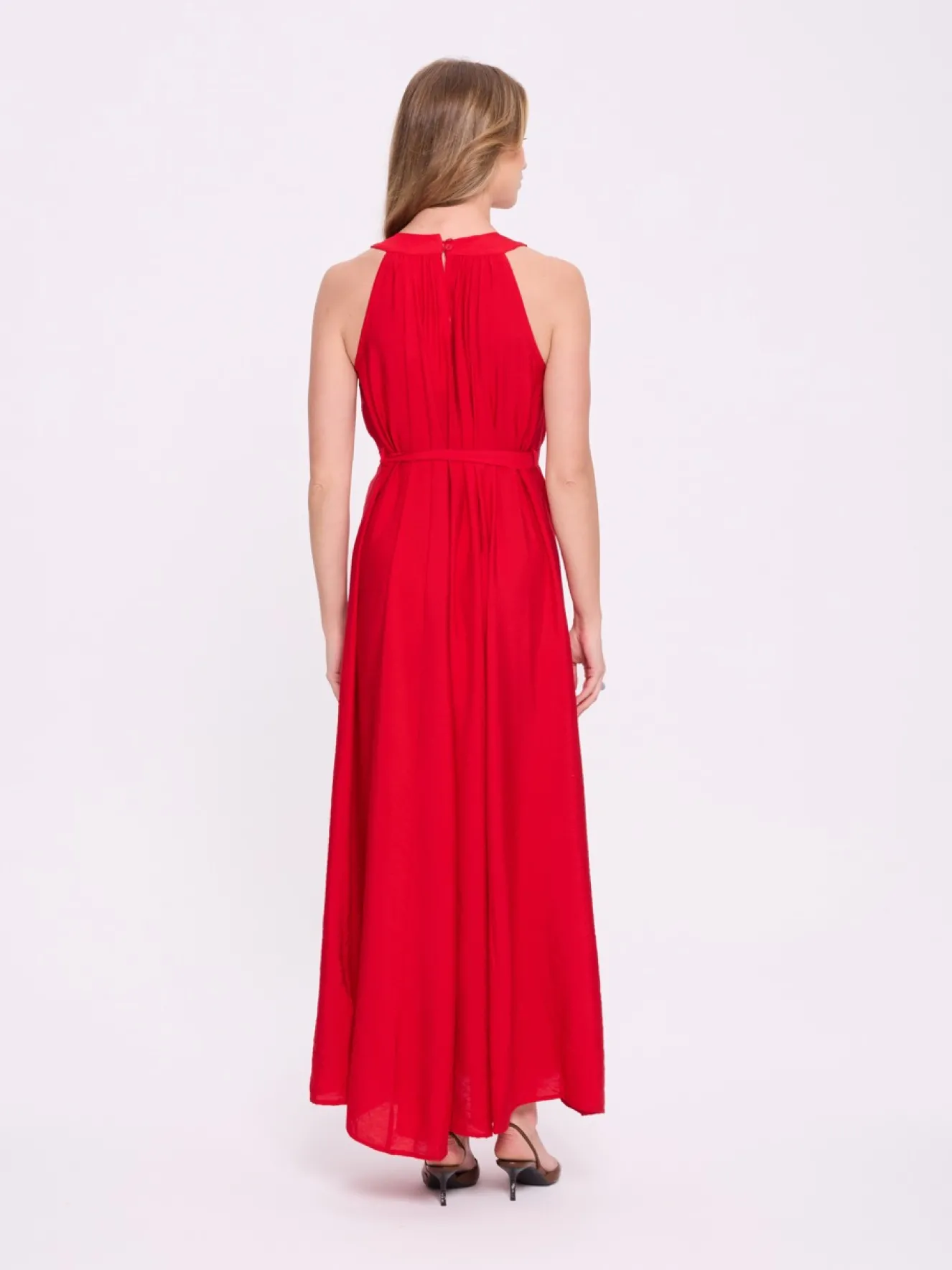 Czerwona sukienka maxi z dekoltem halter