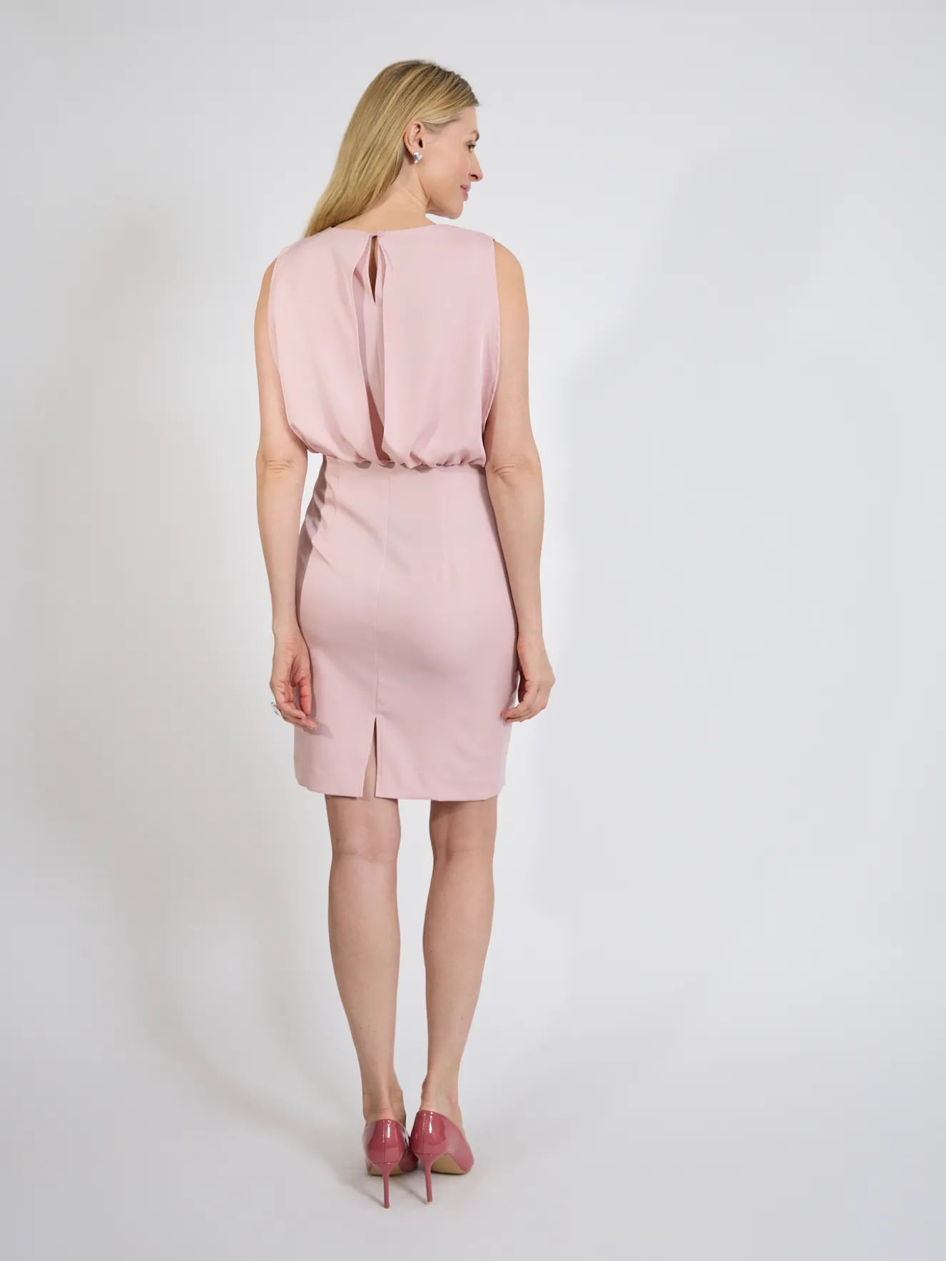 Elegancka sukienka dopasowana