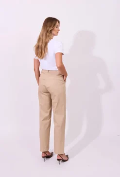 Eleganckie spodnie o prostym kroju