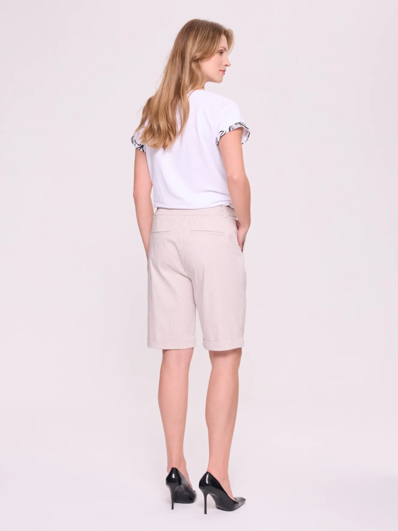 Eleganckie szorty bermudy w drobne paski