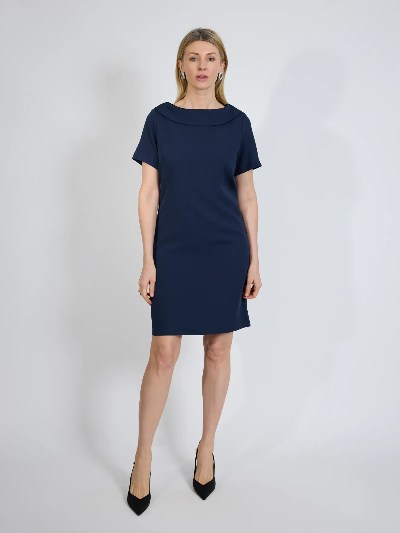 Granatowa sukienka elegancka z krótkim rękawem