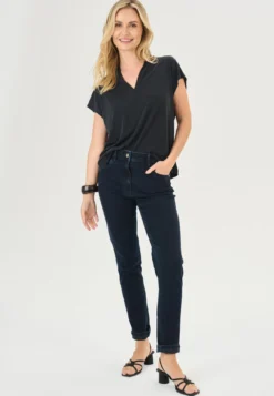Granatowe jeansy slim fit