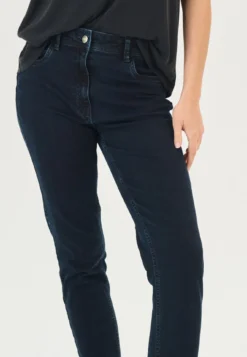 Granatowe jeansy slim fit