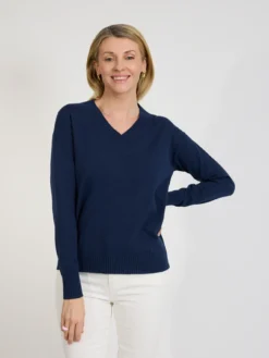 Granatowy sweter damski z dekoltem V