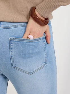 Jeansy damskie slim fit jasny denim
