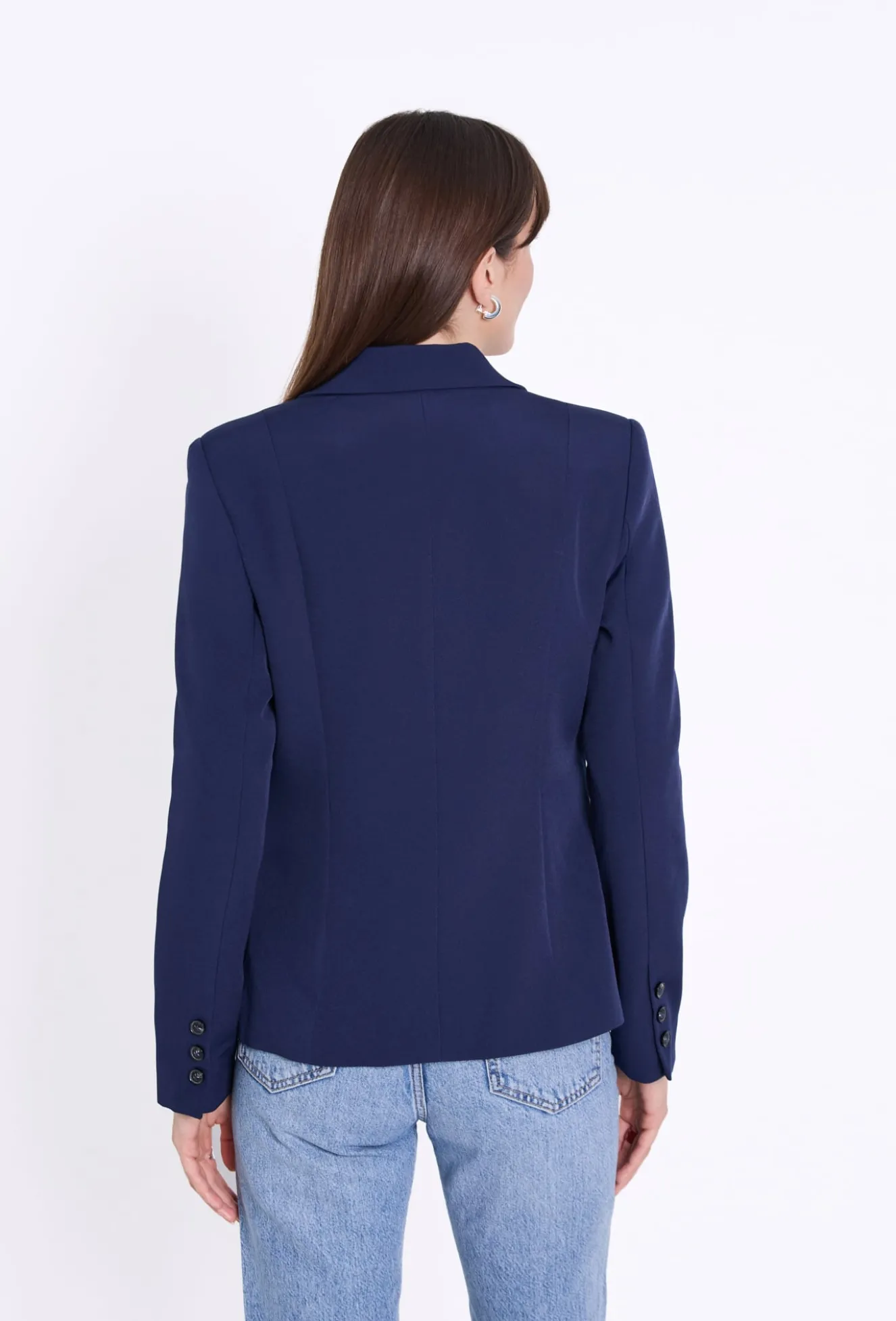 Klasyczny taliowany żakiet na guziki