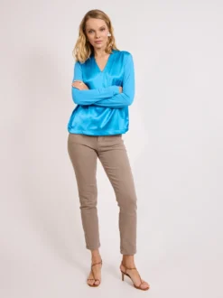 Niebieska elegancka bluzka