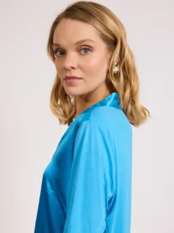Niebieska elegancka bluzka