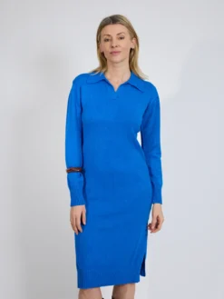 Niebieska sukienka dzianinowa midi