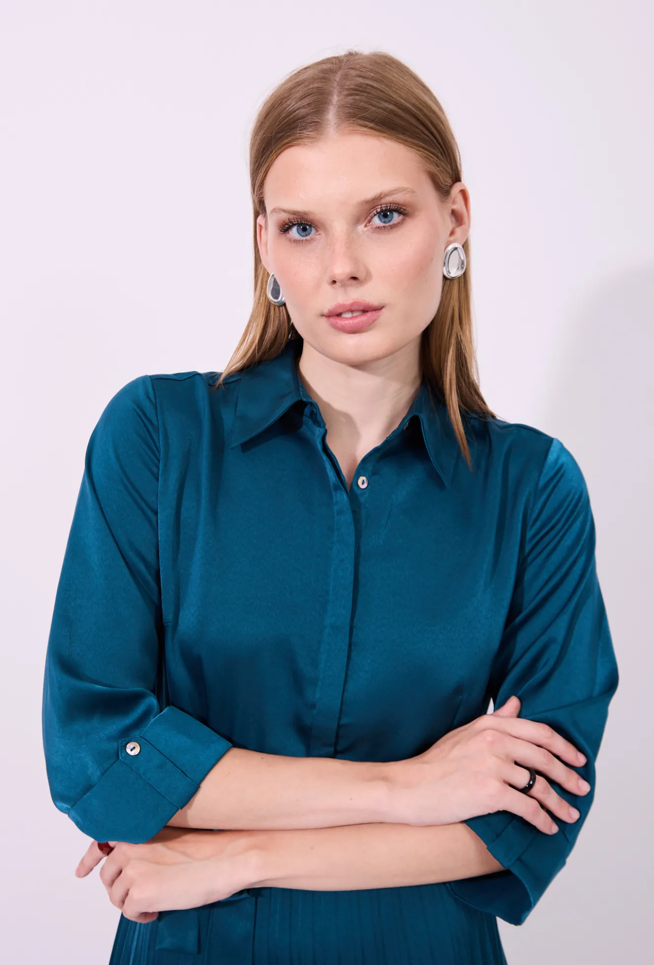 Plisowana sukienka koszulowa