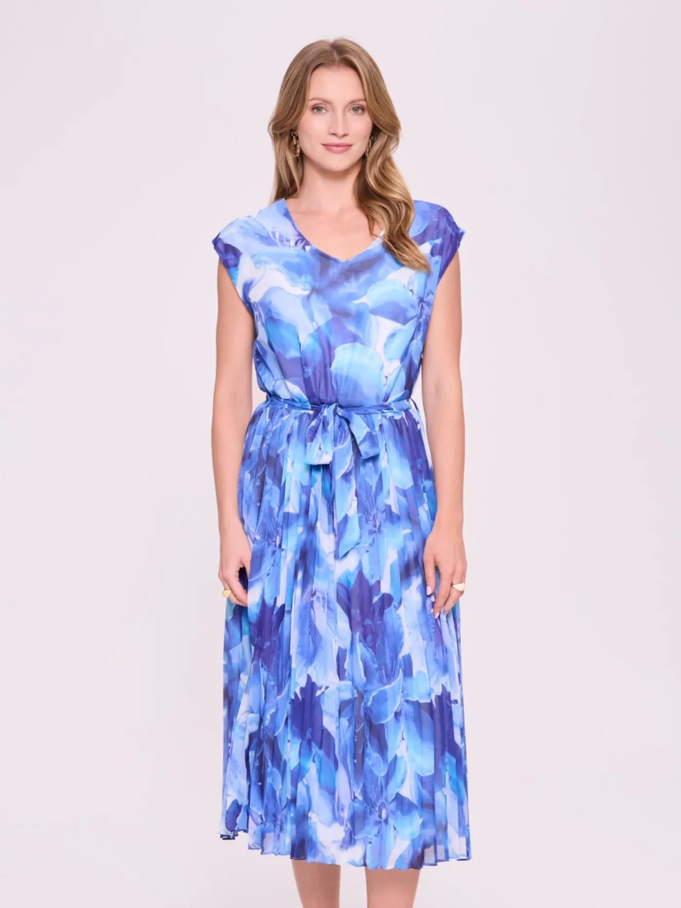 Plisowana sukienka midi w kwiatowy wzór