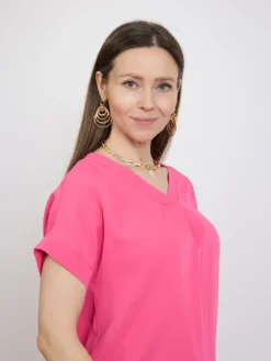 Różowa bluzka damska z dekoltem V