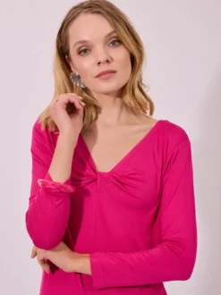 Różowa bluzka damska z dekoltem V