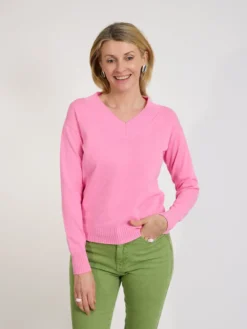 Różowy sweter damski z dekoltem V