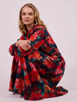 Sukienka maxi w kwiaty z wiązaniem