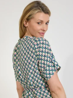 Sukienka mini we wzór geometryczny z wiązaniem w talii
