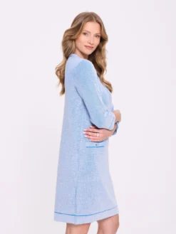Sukienka o prostym kroju z kieszeniami