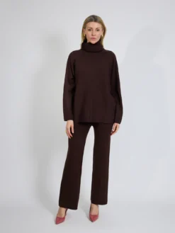 Sweter damski brązowy z golfem oversize