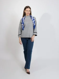 Sweter damski szary z kontrastowym wykończeniem