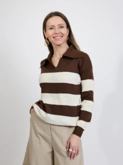 Sweter damski w brązowo-beżowe paski