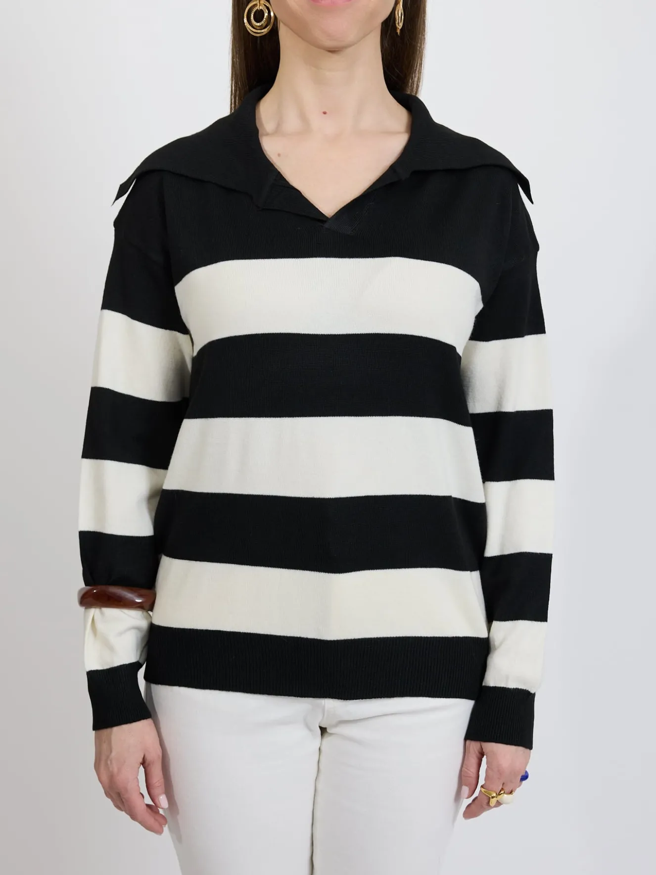 Sweter damski w czarno-beżowe paski