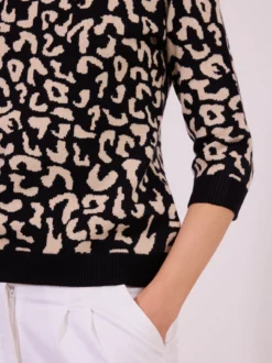 Sweter damski w panterkę z rękawem 3/4