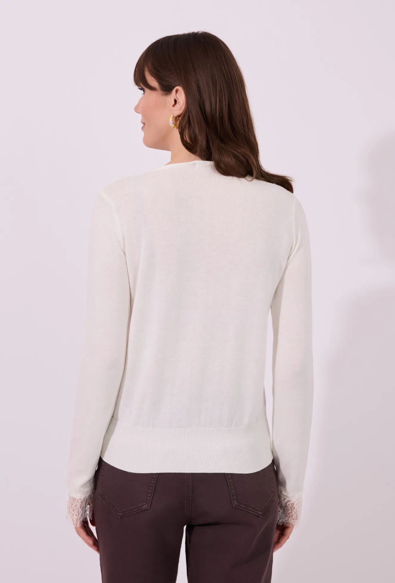 Sweter damski z koronkowym wykończeniem