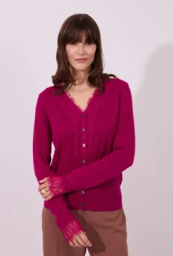 Sweter damski z koronkowym wykończeniem