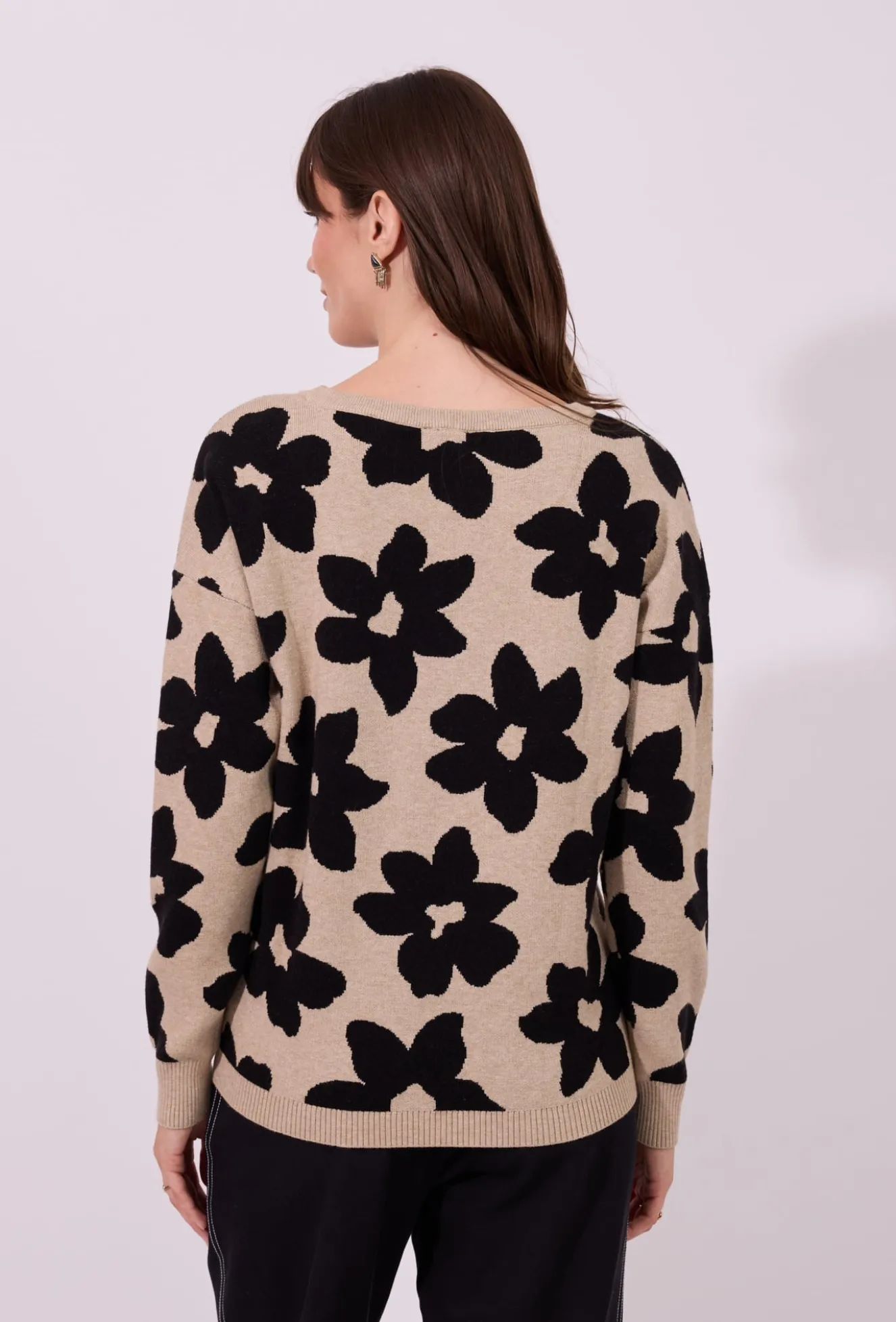 Sweter w duże kwiaty